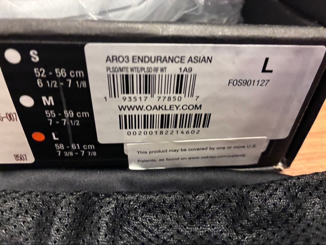 新品　オークリー　ARO3 ENDURANCE - MIPS - ホワイト　L