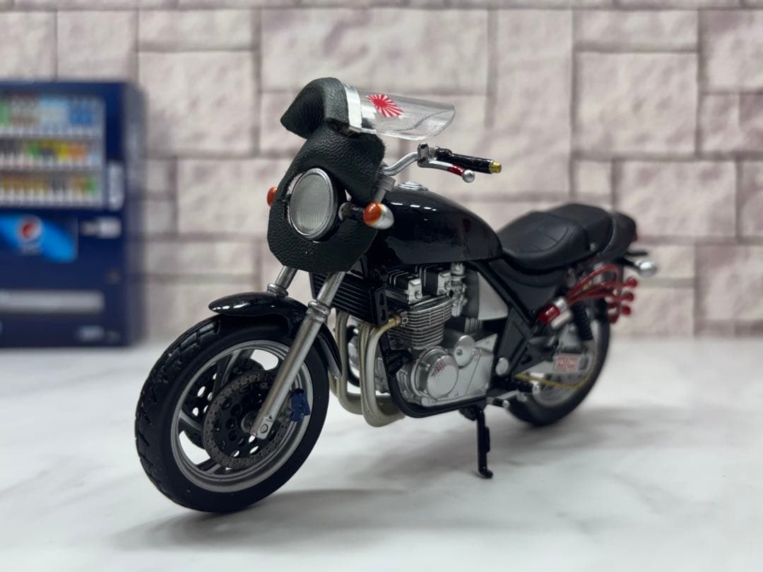 1/18ミニカー　ゼファー改　族仕様　フィギュア付き