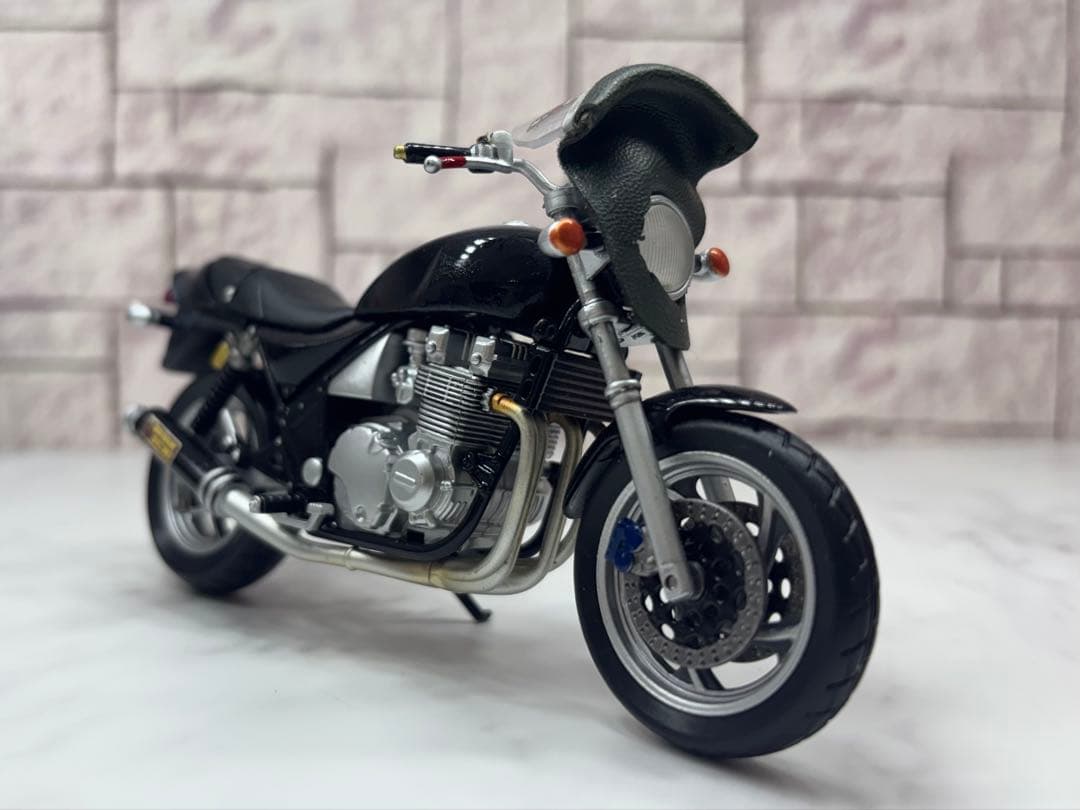1/18ミニカー　ゼファー改　族仕様　フィギュア付き