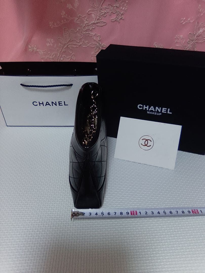 CHANEL ノベルティ 2way キルティングエナメル加工バッグ