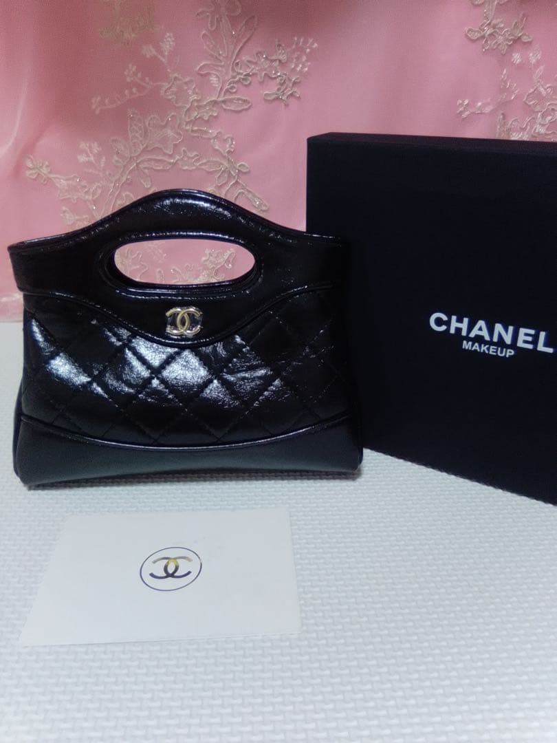 CHANEL ノベルティ 2way キルティングエナメル加工バッグ