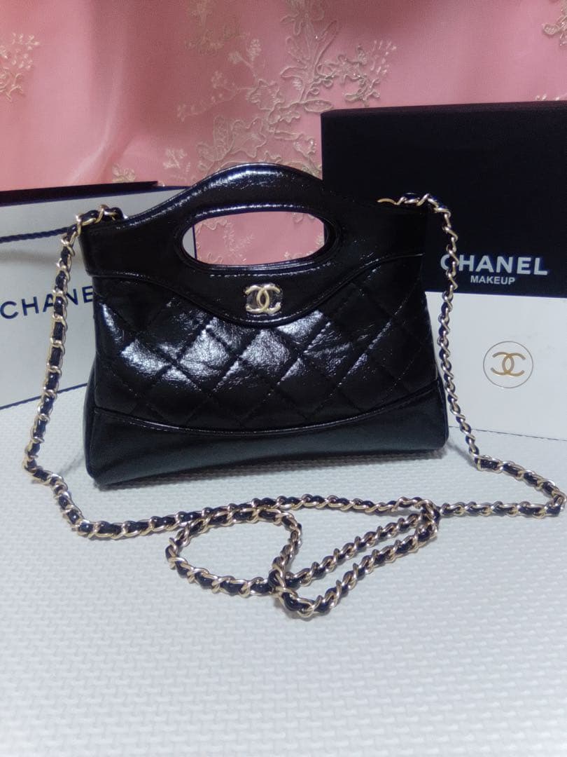 CHANEL ノベルティ 2way キルティングエナメル加工バッグ