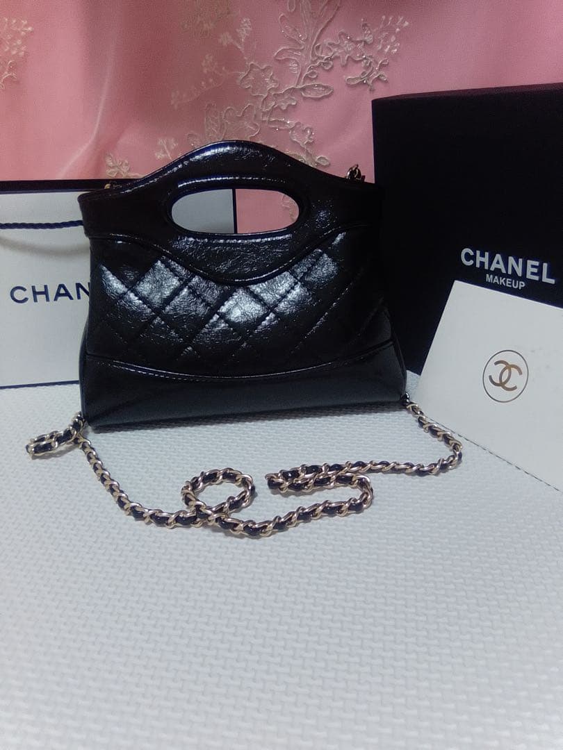 CHANEL ノベルティ 2way キルティングエナメル加工バッグ