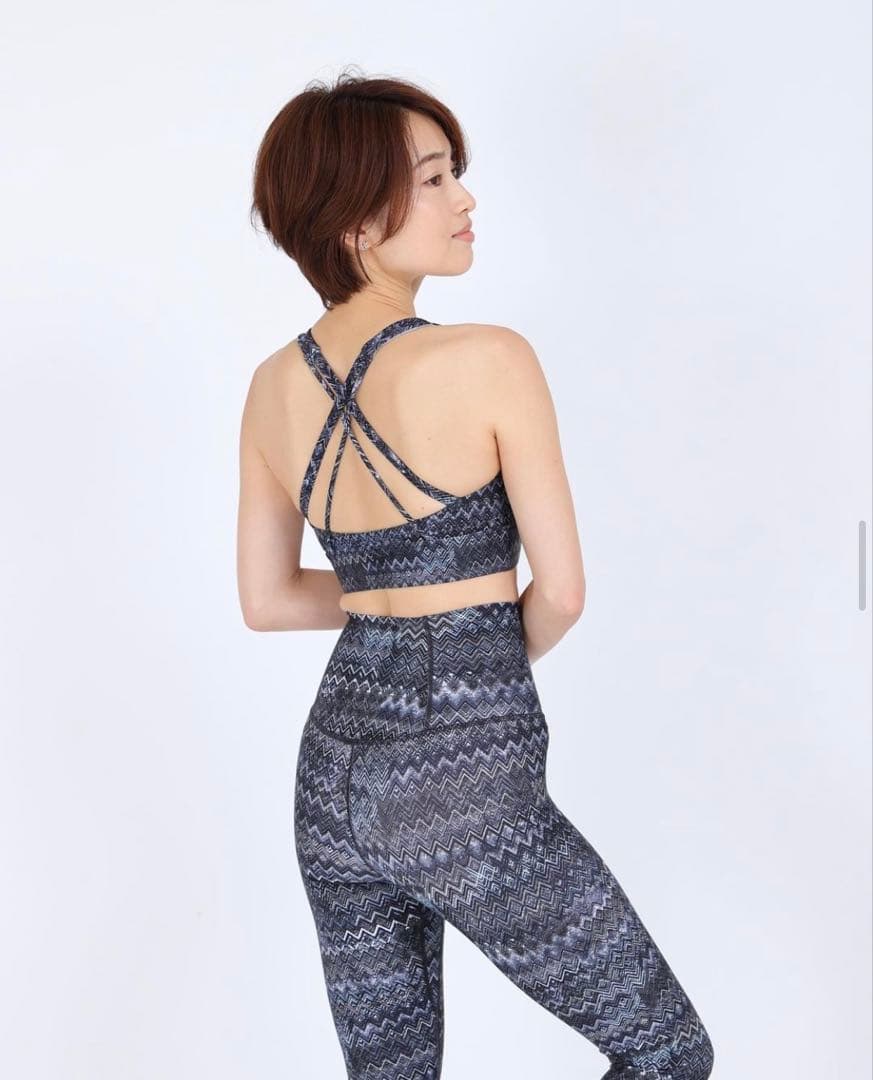 美品⭐︎easyoga イージーヨガ スピリット トップス