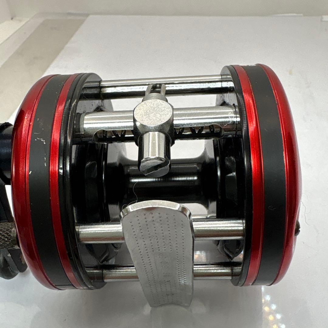Abu Garcia Ambassadeur 5000ベイトリール レッド