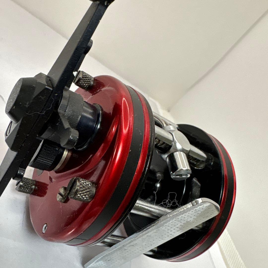 Abu Garcia Ambassadeur 5000ベイトリール レッド
