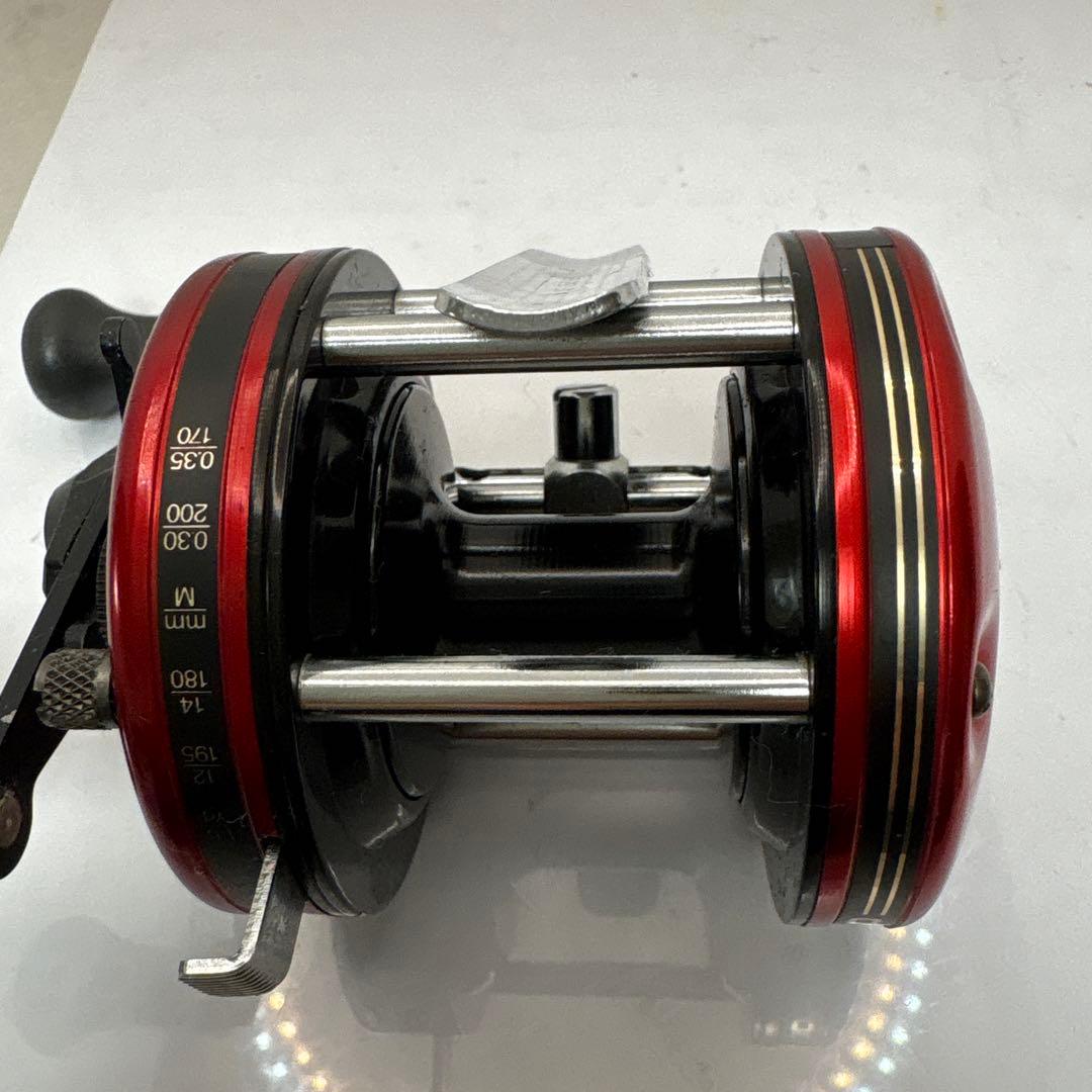 Abu Garcia Ambassadeur 5000ベイトリール レッド