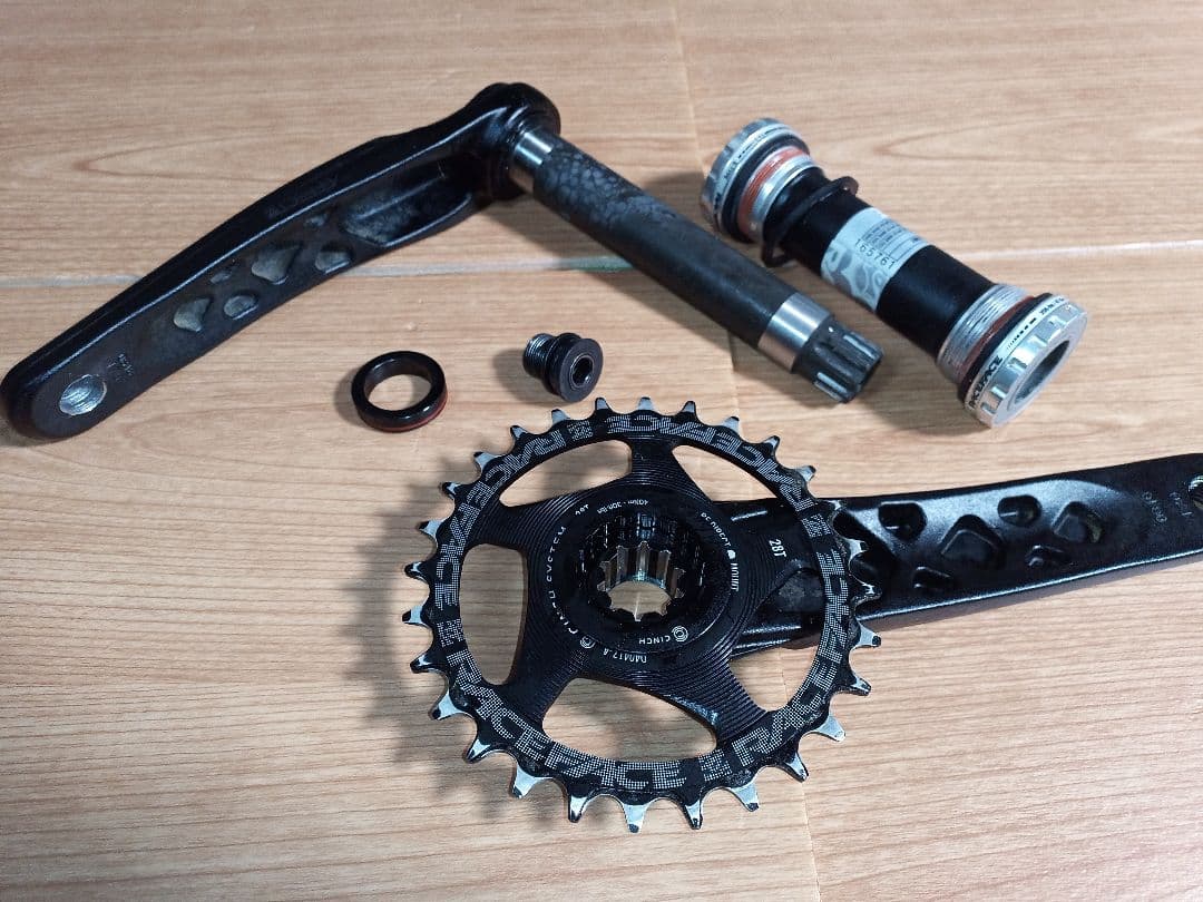 ファットバイク用 RACEFACE クランクセットとボトムブラケット
