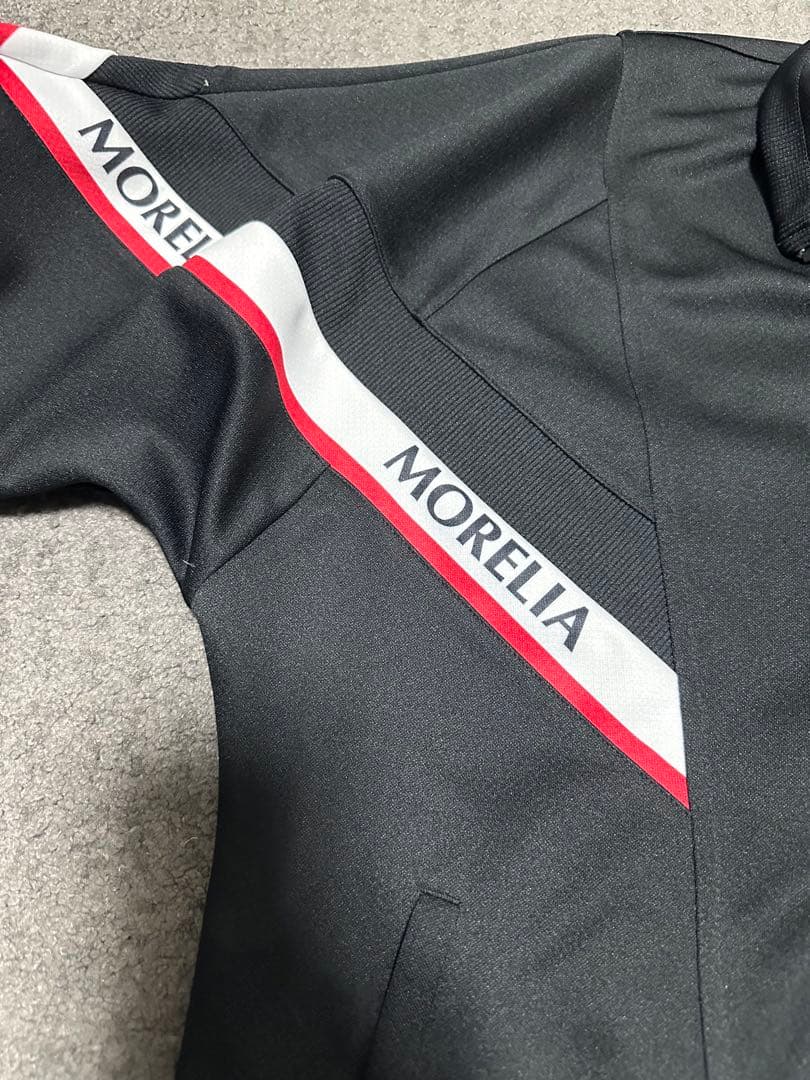 Mizuno MORELIA ブラックジャージ　Lサイズ