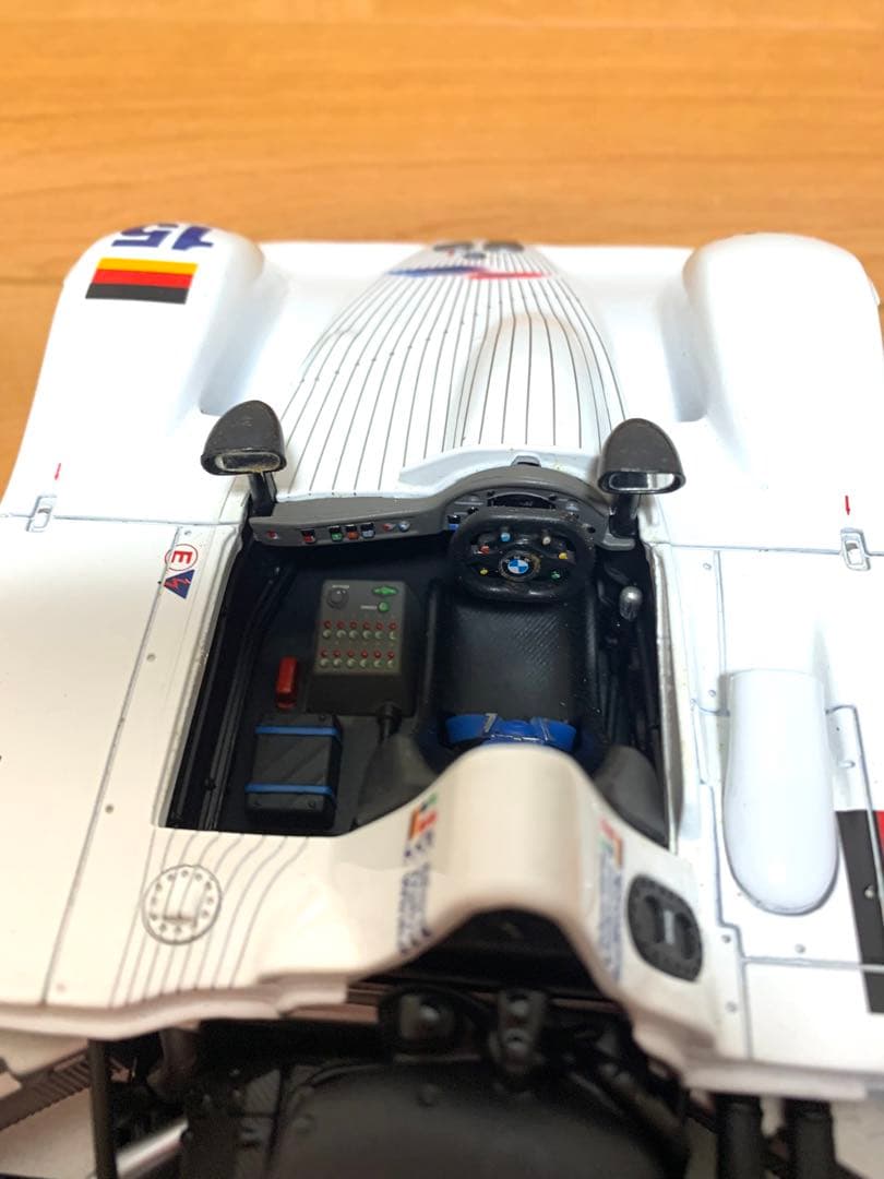 ミニカー Maisto  V12 LMR 1/18