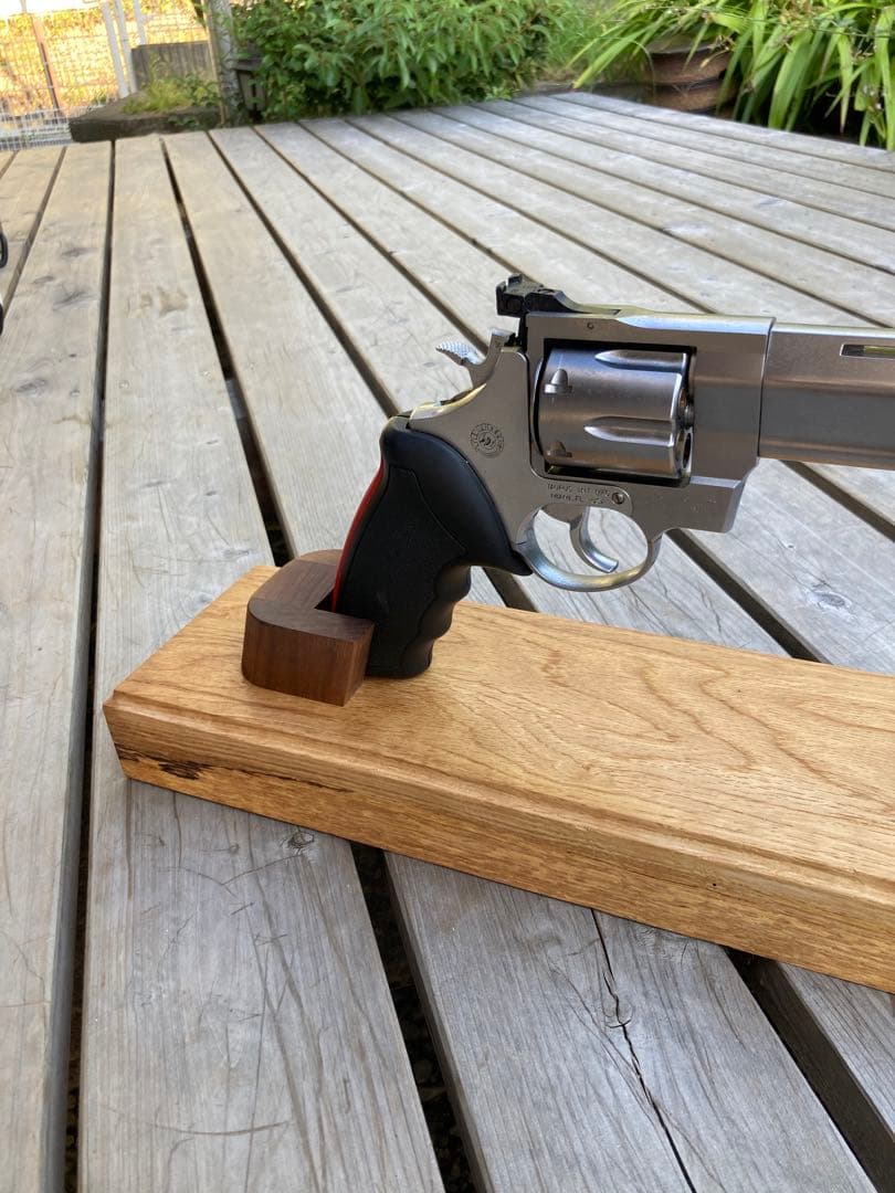 Taurus Raging Bull マルシン製のGun Standガンスタンド