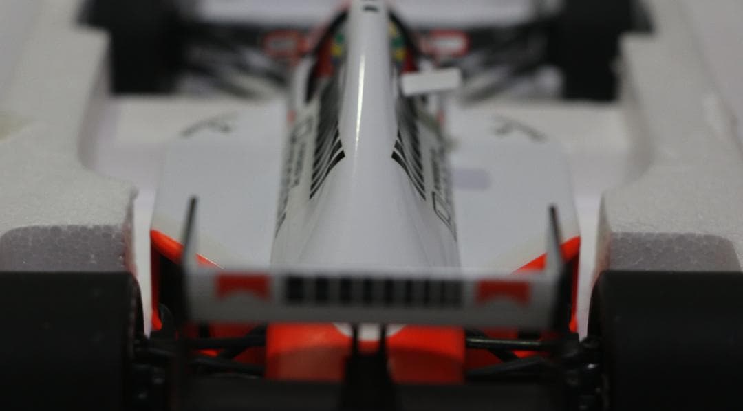 ビックスケール１／1８マクラーレン・ホンダMP4／5Ｂ　セナ・コレクション中古品