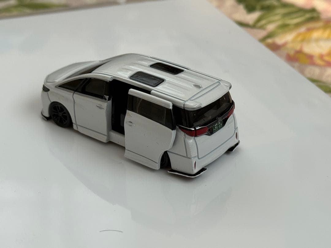 トミカプレミアム発売記念仕様 トヨタアルファード40系モデリスタグリル カスタム