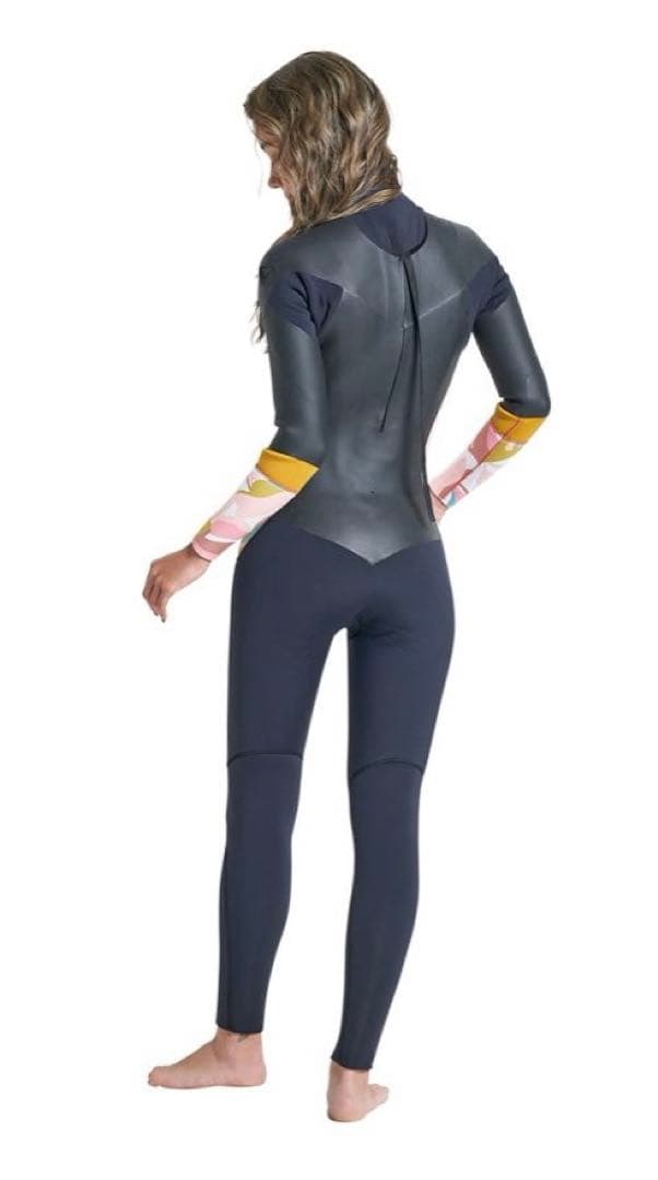 ROXY ウェットスーツ　Mサイズ　新品