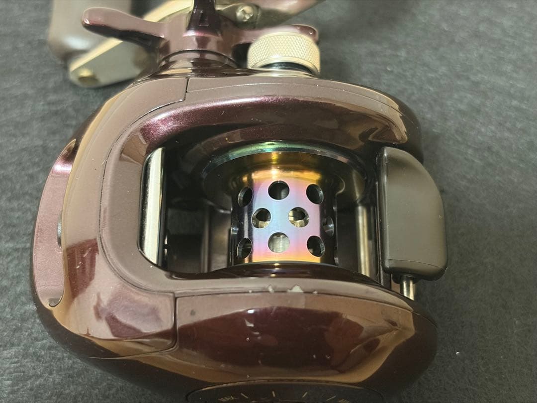 バス釣り引退セット　ルアー41個、ベイトリール（スコーピオン1000）