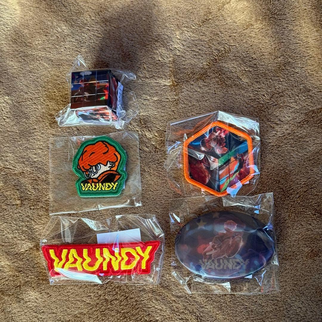 VAUNDY ガチャ　ワッペン　バッジ　ルービックキューブ 5点　SILENCE