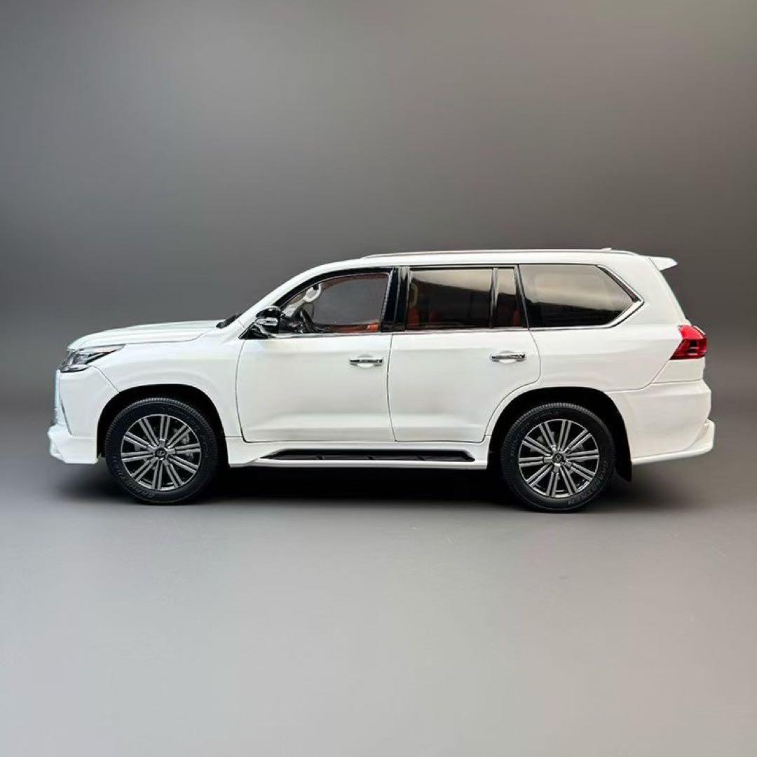 新発売 LCD 1/18 レクサス LX 570 全開閉 ホワイト ミニカー