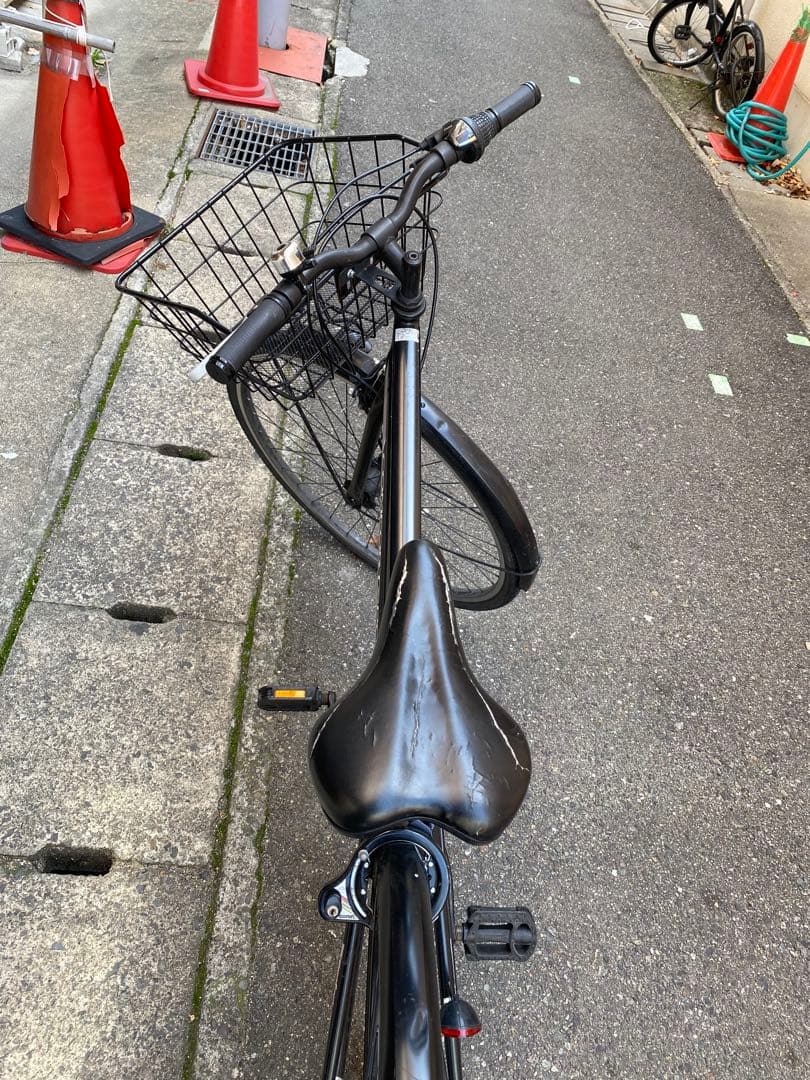 黒いシティサイクル 26インチ 前バスケット付き