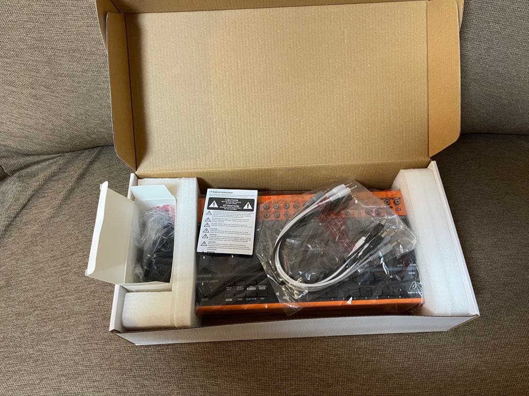 Behringer Crave アナログ セミモジュラー シンセサイザー