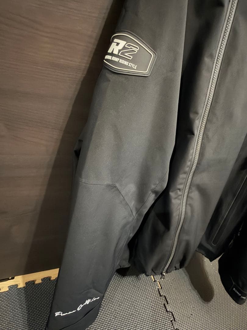 【極美品】スノーボードウェアジャケットROMPブラック