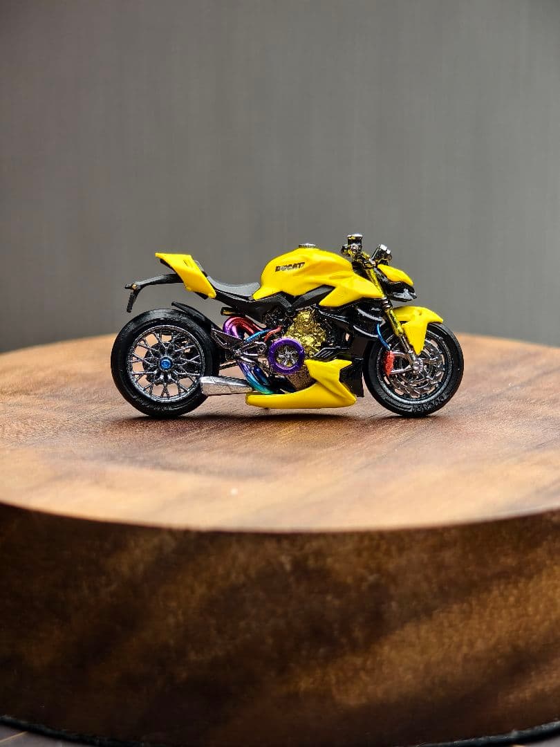1/64 Ducati Panigale V4S カスタム完成品 黄色い