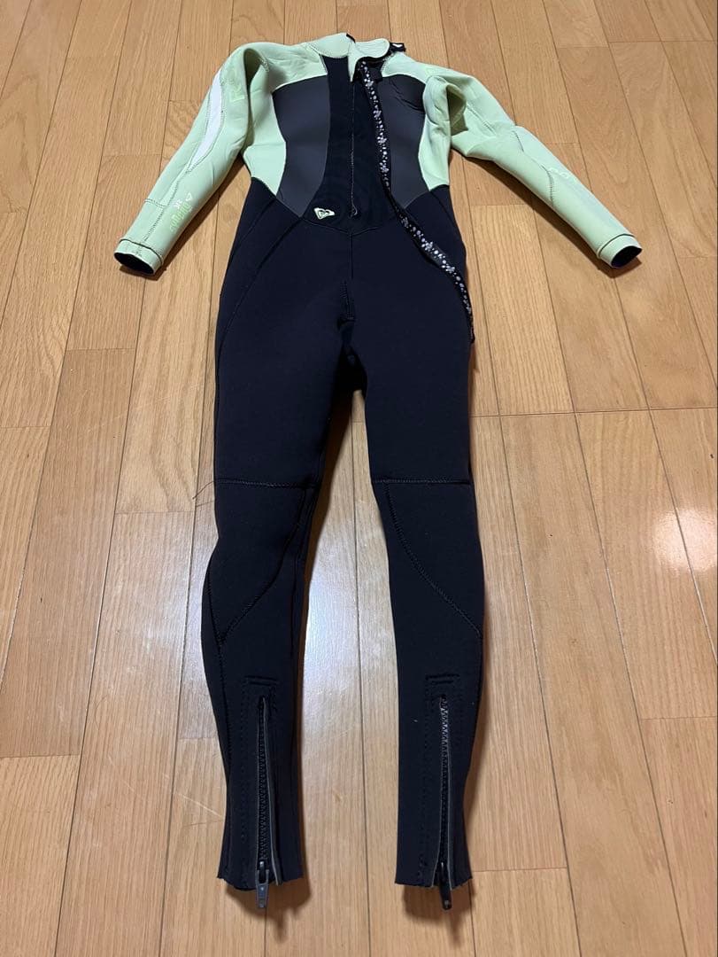 ほぼ新品ロキシー120ジャージ2ミリフルスーツ