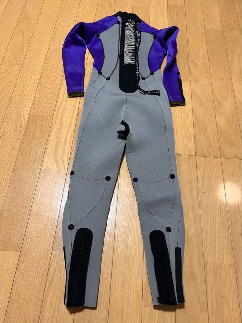 ほぼ新品ロキシー120ジャージ2ミリフルスーツ