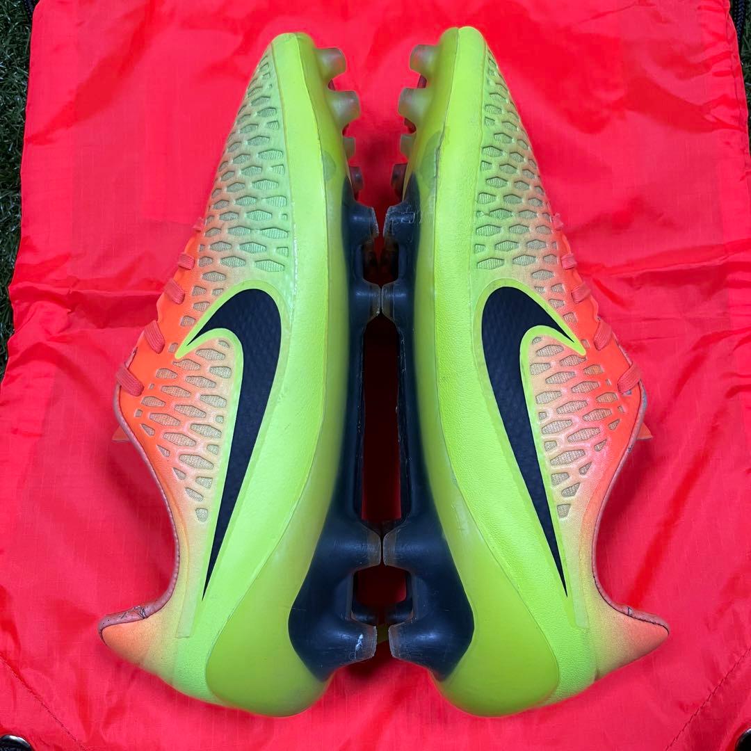 サッカースパイク ナイキ マジスタ オーパス FG