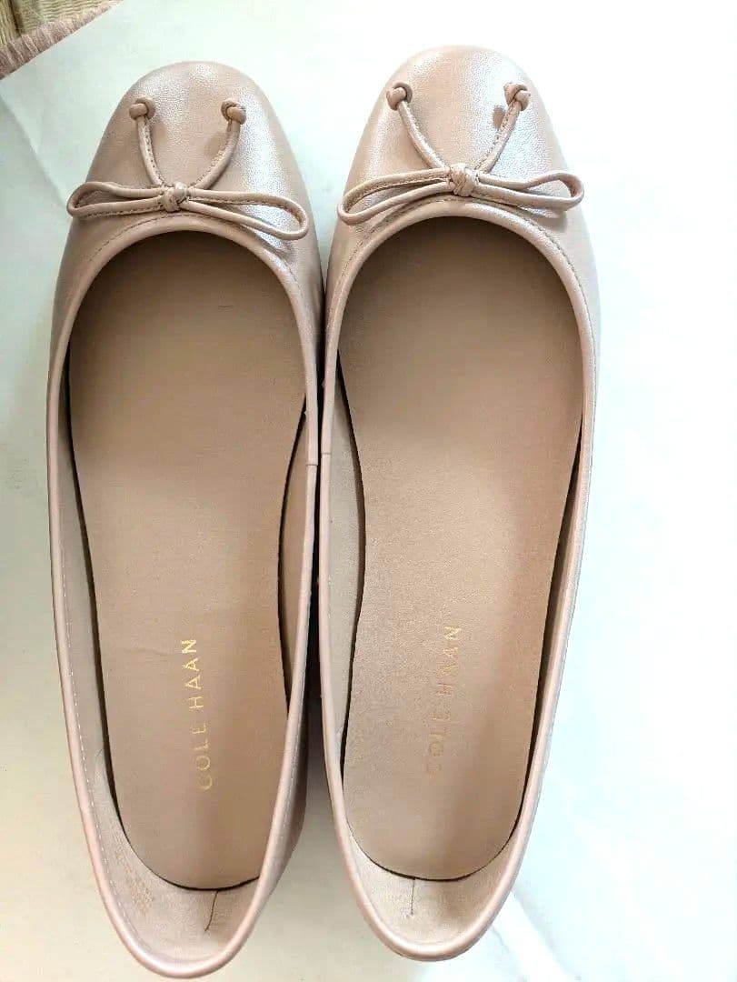 美品です。お値下げです。COLE HAAN ベージュ バレエシューズ