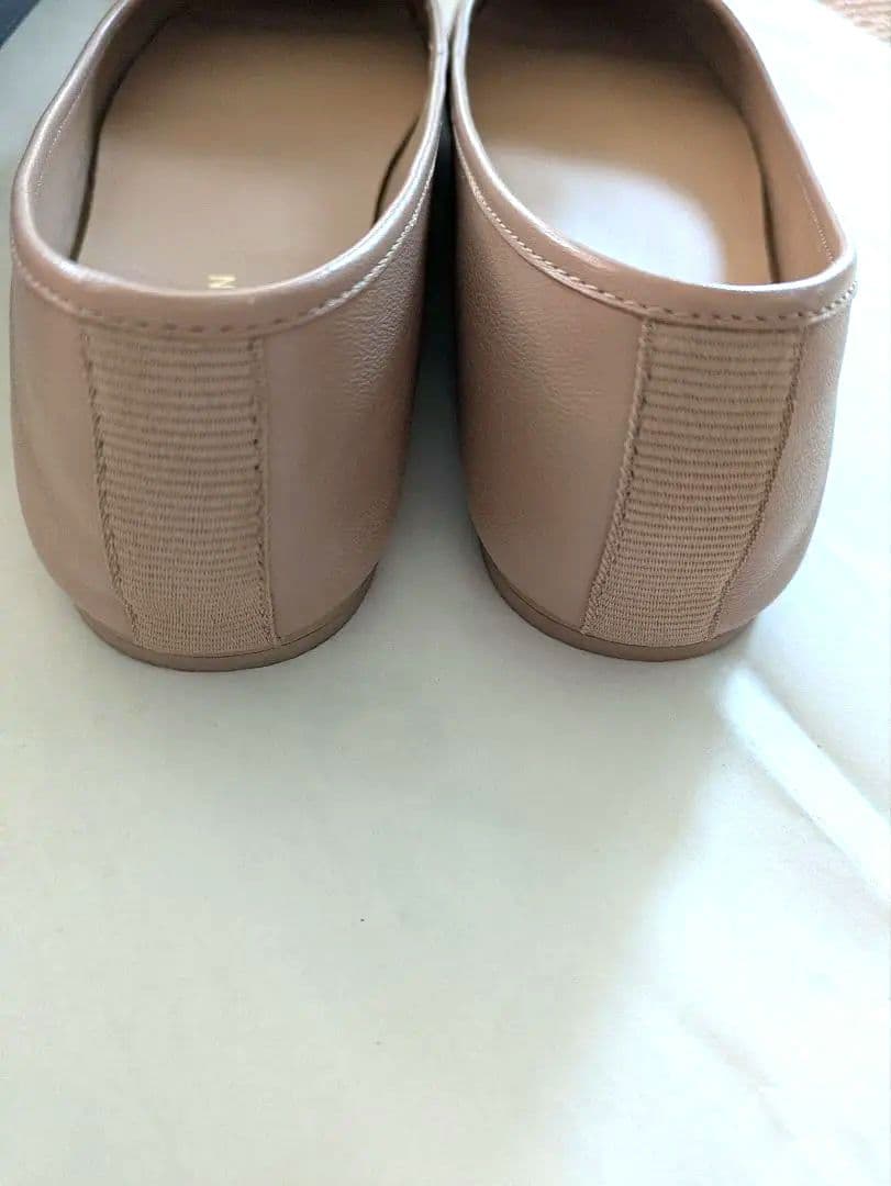美品です。お値下げです。COLE HAAN ベージュ バレエシューズ