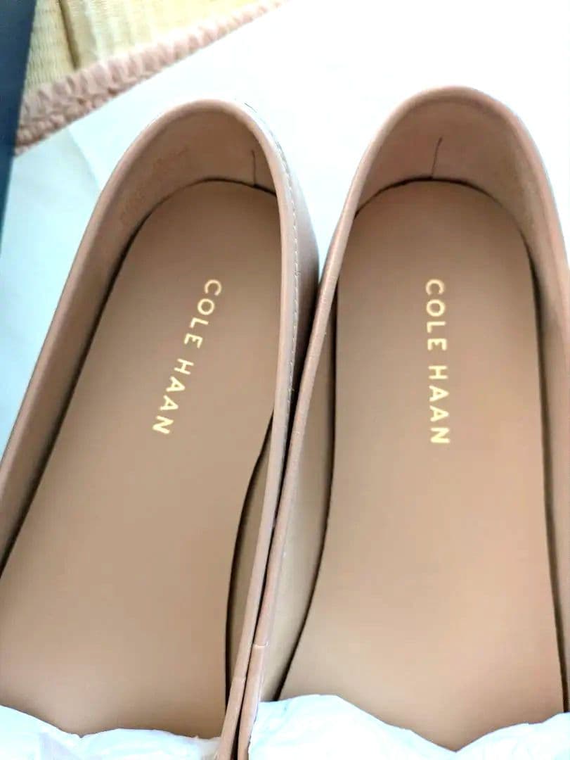 美品です。お値下げです。COLE HAAN ベージュ バレエシューズ