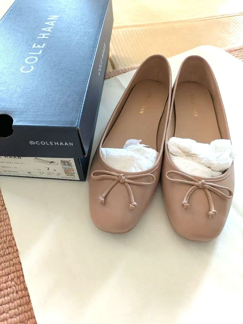 美品です。お値下げです。COLE HAAN ベージュ バレエシューズ