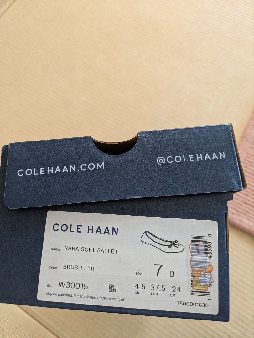 美品です。お値下げです。COLE HAAN ベージュ バレエシューズ