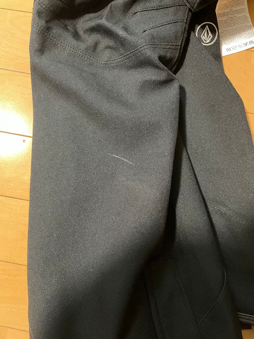 美品　VOLCOM スノーウェア　パンツ　ブラック