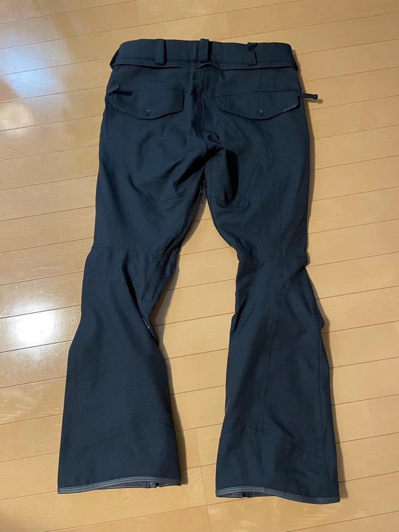 美品　VOLCOM スノーウェア　パンツ　ブラック