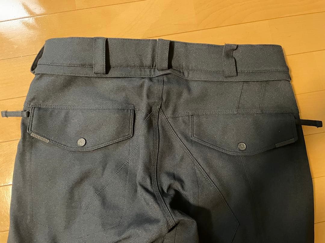 美品　VOLCOM スノーウェア　パンツ　ブラック