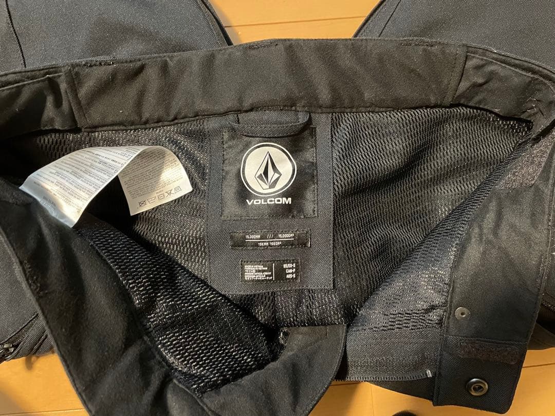 美品　VOLCOM スノーウェア　パンツ　ブラック
