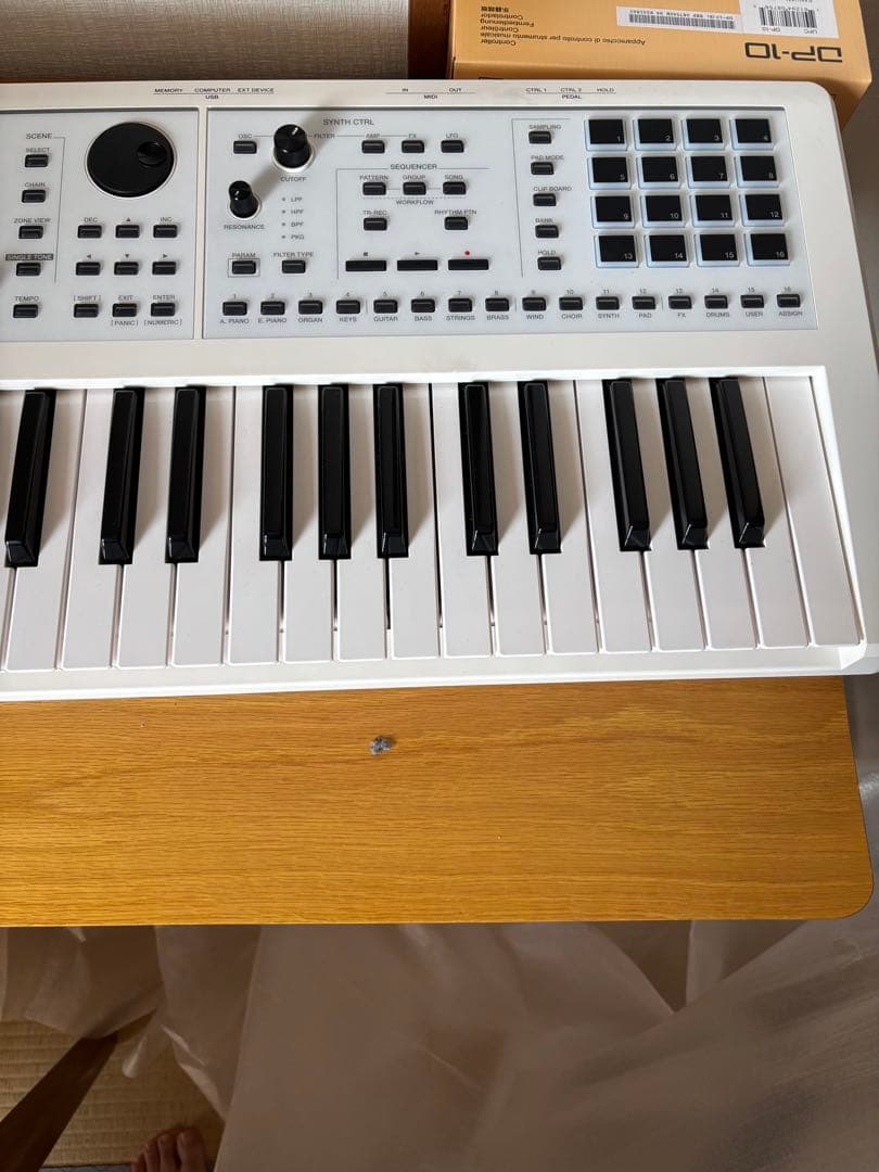Roland Fantom 06 61鍵 島村楽器限定ホワイト