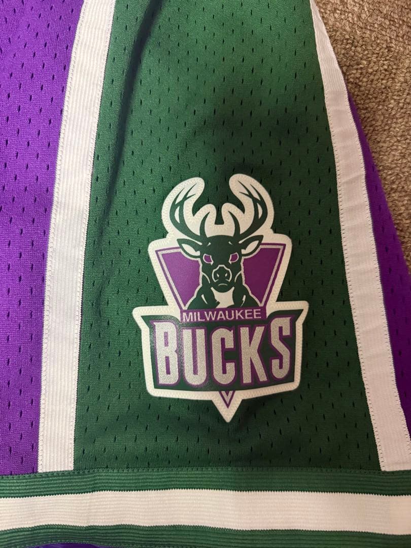 汁*歳様 NBA BUCKS Mitchell & Ness ミッチェルアンドネ
