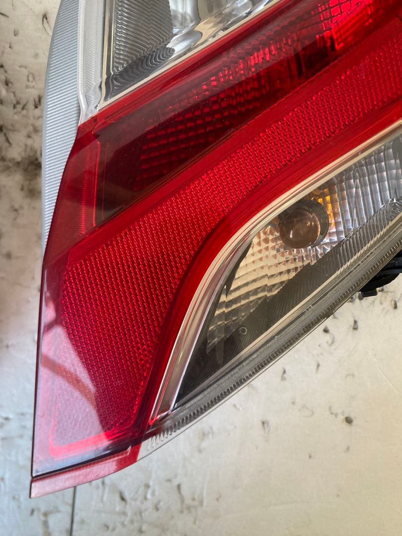 トヨタ ヴィッツ NSP130系 後期 純正テールランプ 左右セット