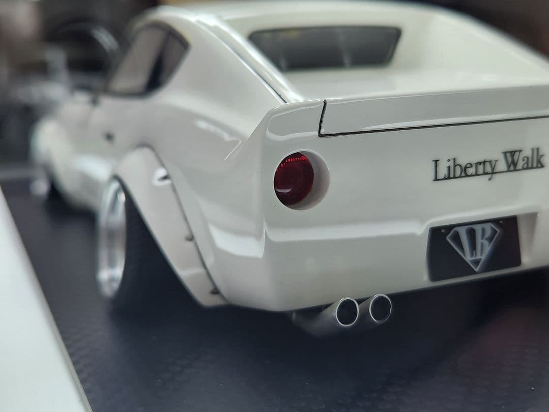 【1/18イグニッションモデル LB-WORKS Fairlady Z(S30)