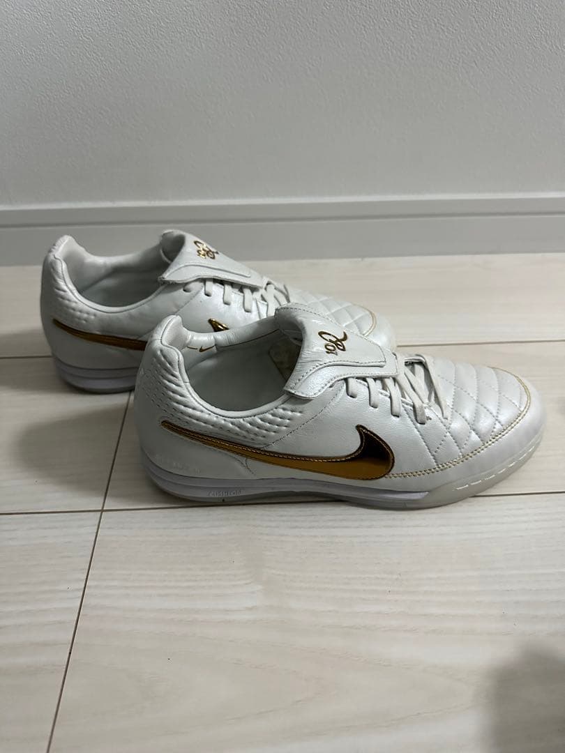 最終値引き‼️Nike10Rフットサルシューズ ホワイト/ゴールド