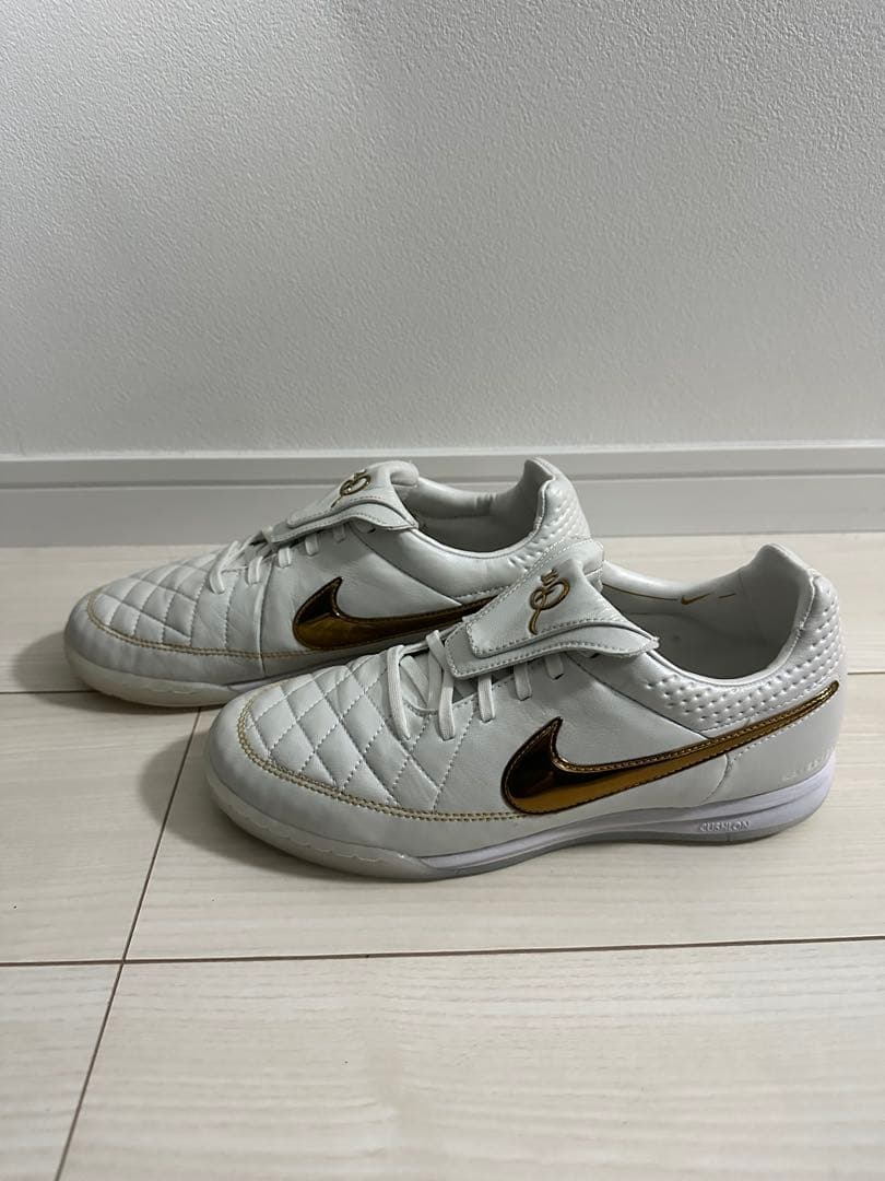 最終値引き‼️Nike10Rフットサルシューズ ホワイト/ゴールド
