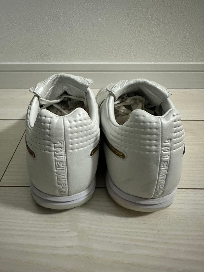 最終値引き‼️Nike10Rフットサルシューズ ホワイト/ゴールド