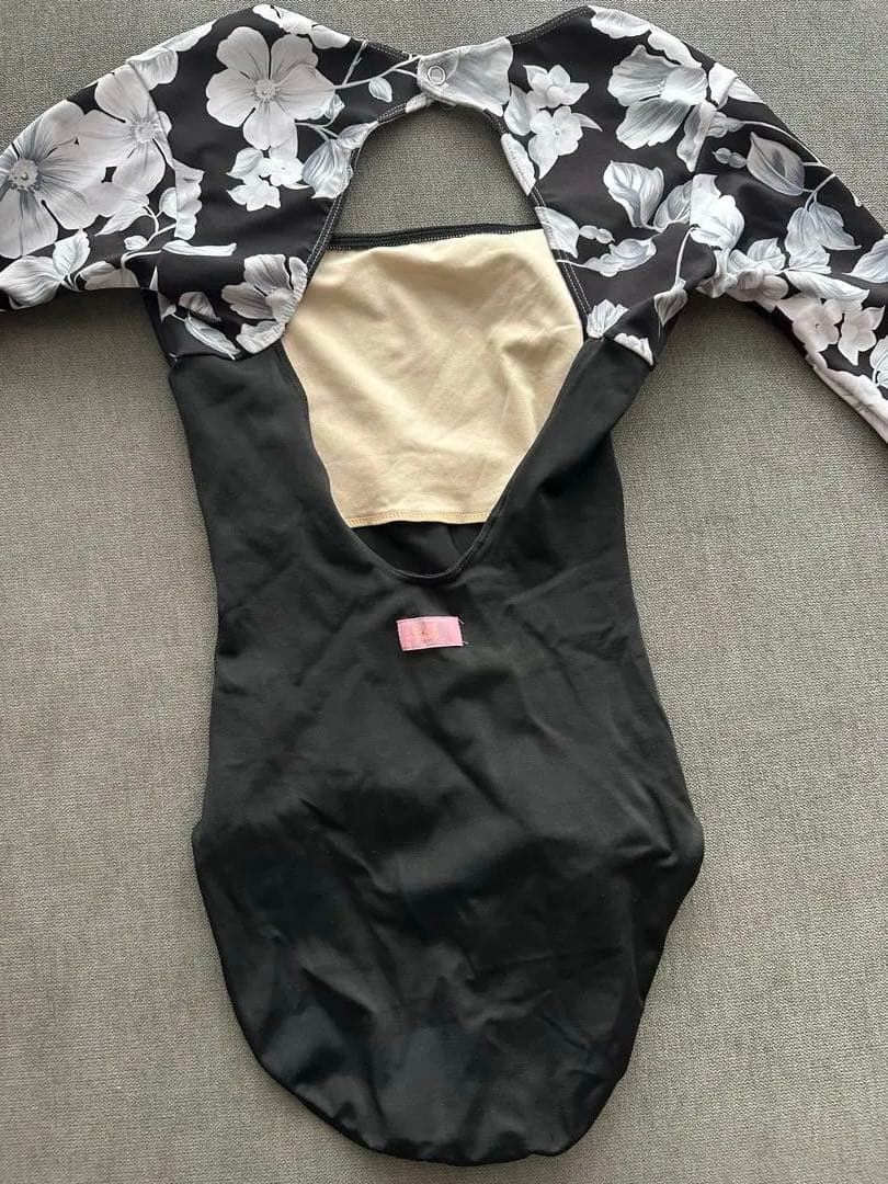 美品　Stina レオタード S ポーチ付き