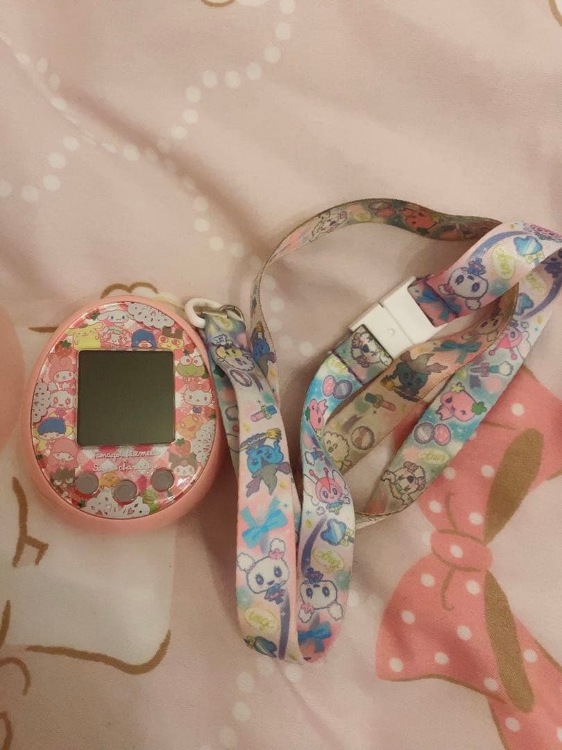 たまごっち　みーつ　サンリオ　キャラクターズ　ピンク　バンダイ