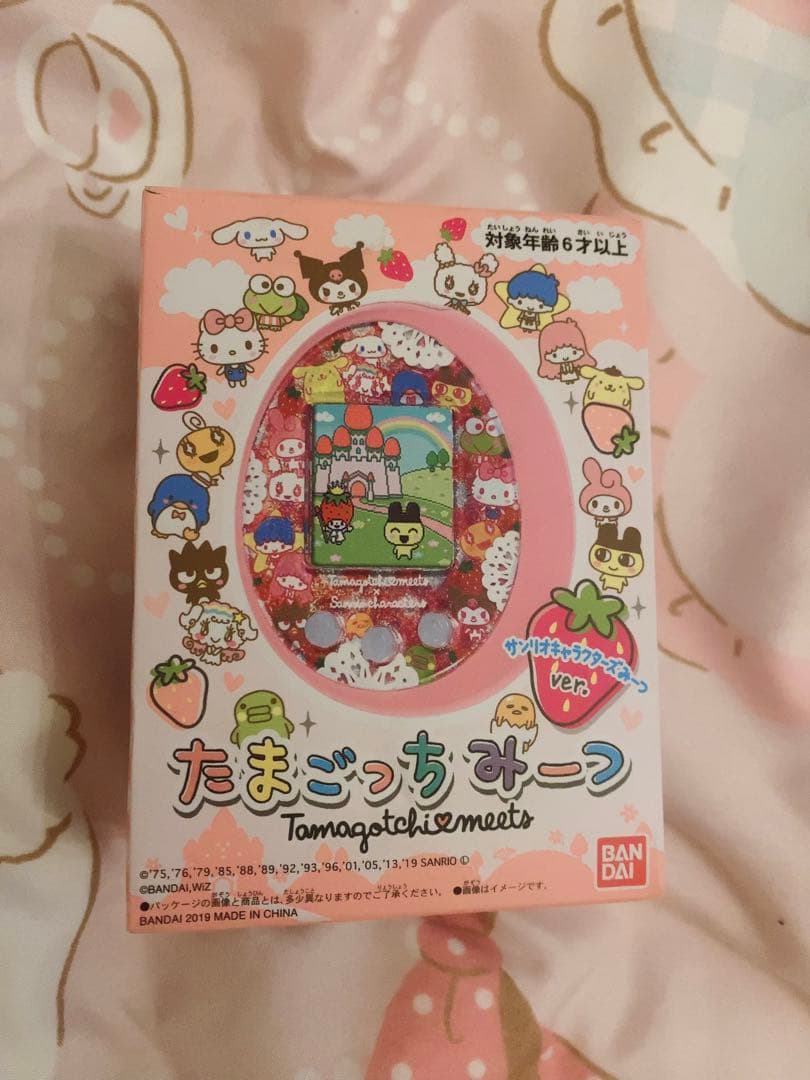 たまごっち　みーつ　サンリオ　キャラクターズ　ピンク　バンダイ