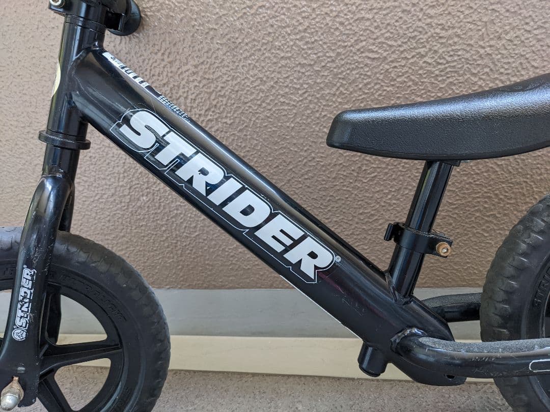 ストライダー　黒　スポーツ