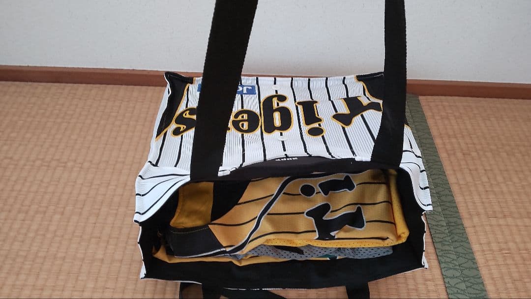 阪神タイガースユニフォーム５着セットと限定カバン、応援半被と130センチハチマキ