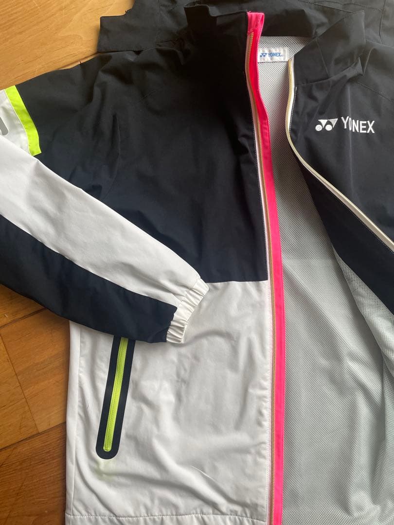 美品　YONEX 裏地付きウォームアップ上下セット　Lサイズ